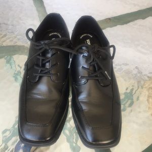 Dress shoes